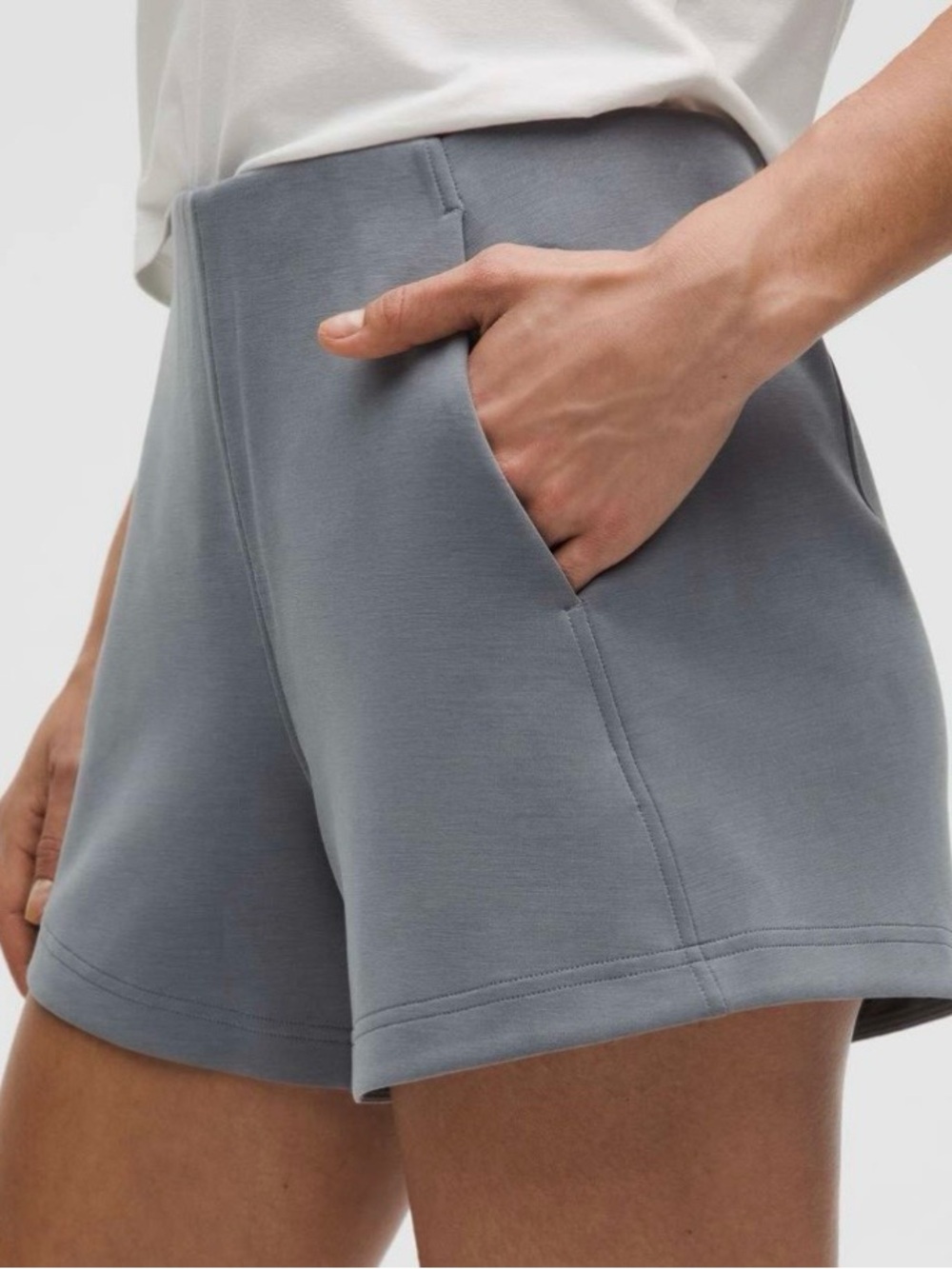 Lululemon Softstreme Kick-Flare Mid-Rise Short 4 inch